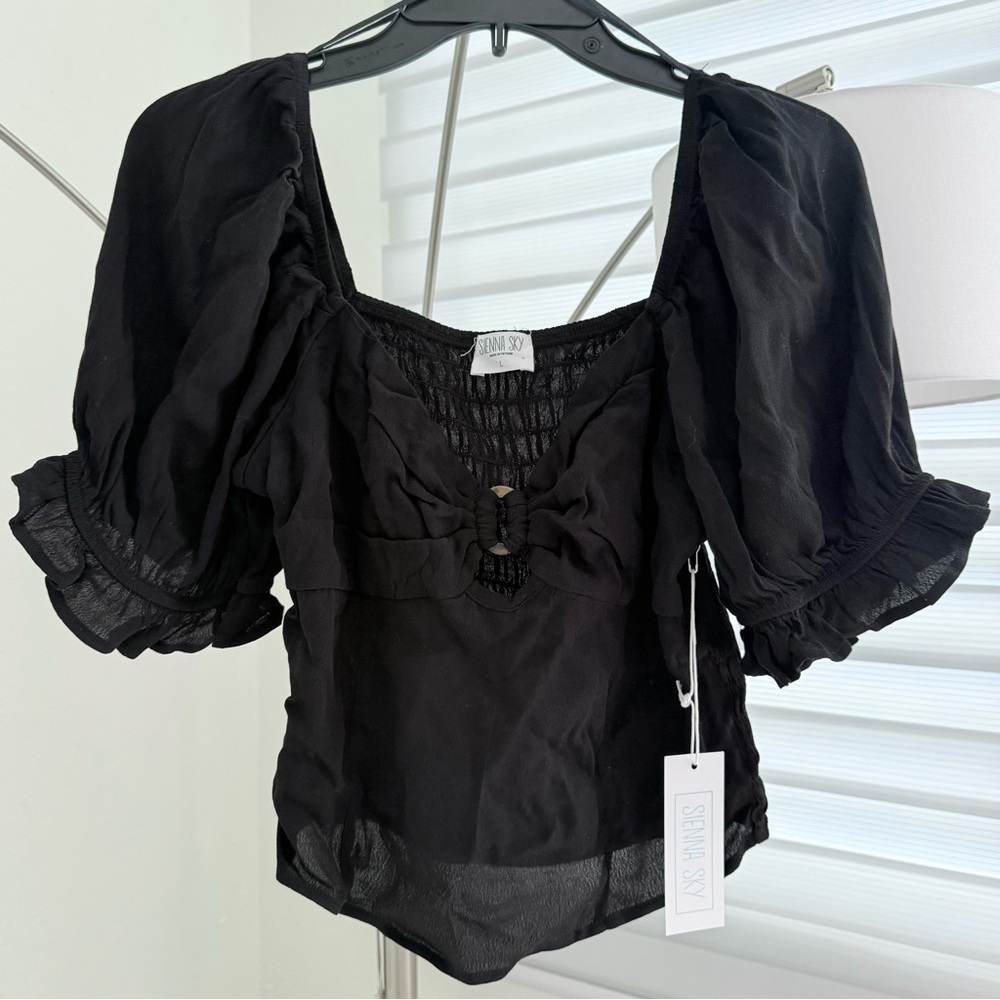 NWT ❤️ Sienna Sky Puff Sleeve Peplum Blouse ❤️